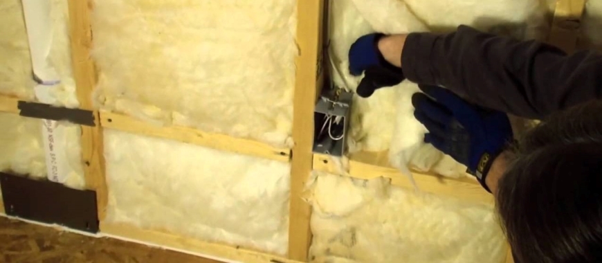 how to install fiberglass insulation around outlets correctly